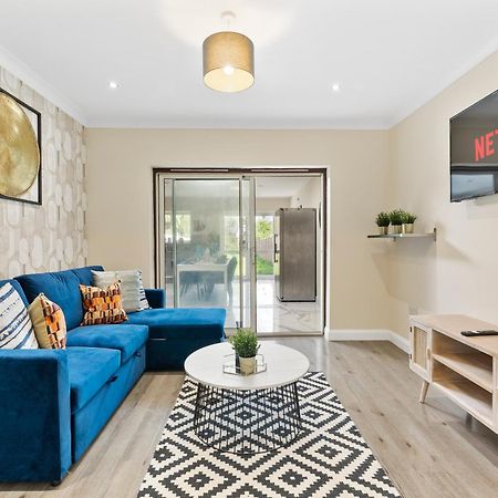 Beautiful Wembley Gem - Parking -Sleeps 14 Villa London Exterior photo
