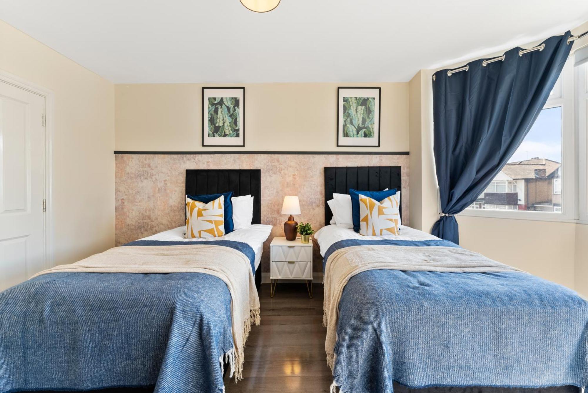 Beautiful Wembley Gem - Parking -Sleeps 14 Villa London Exterior photo