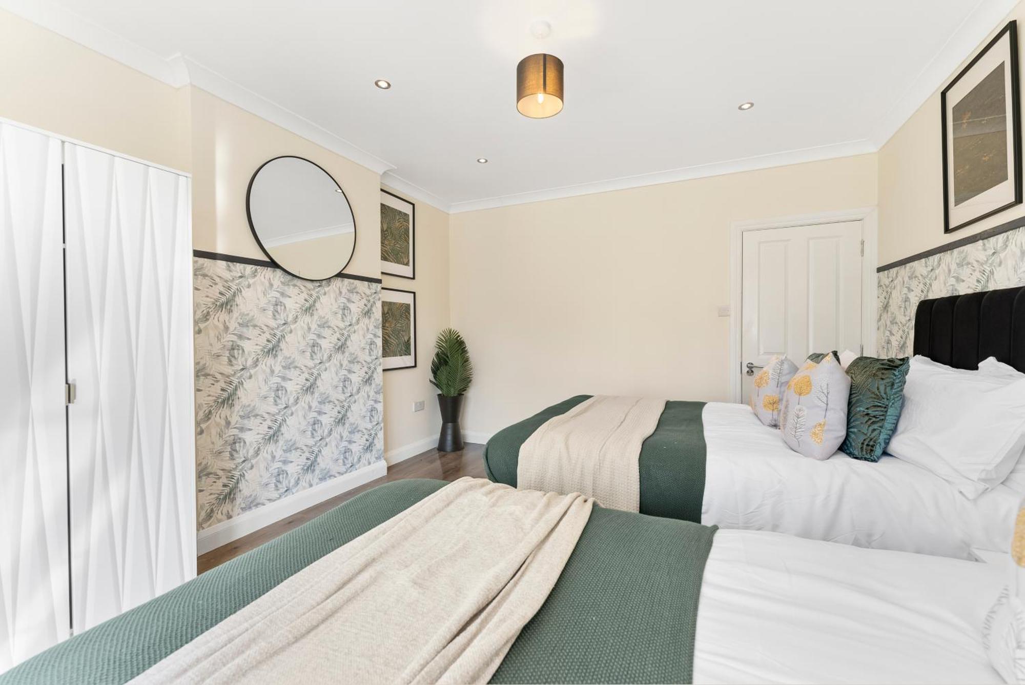 Beautiful Wembley Gem - Parking -Sleeps 14 Villa London Exterior photo