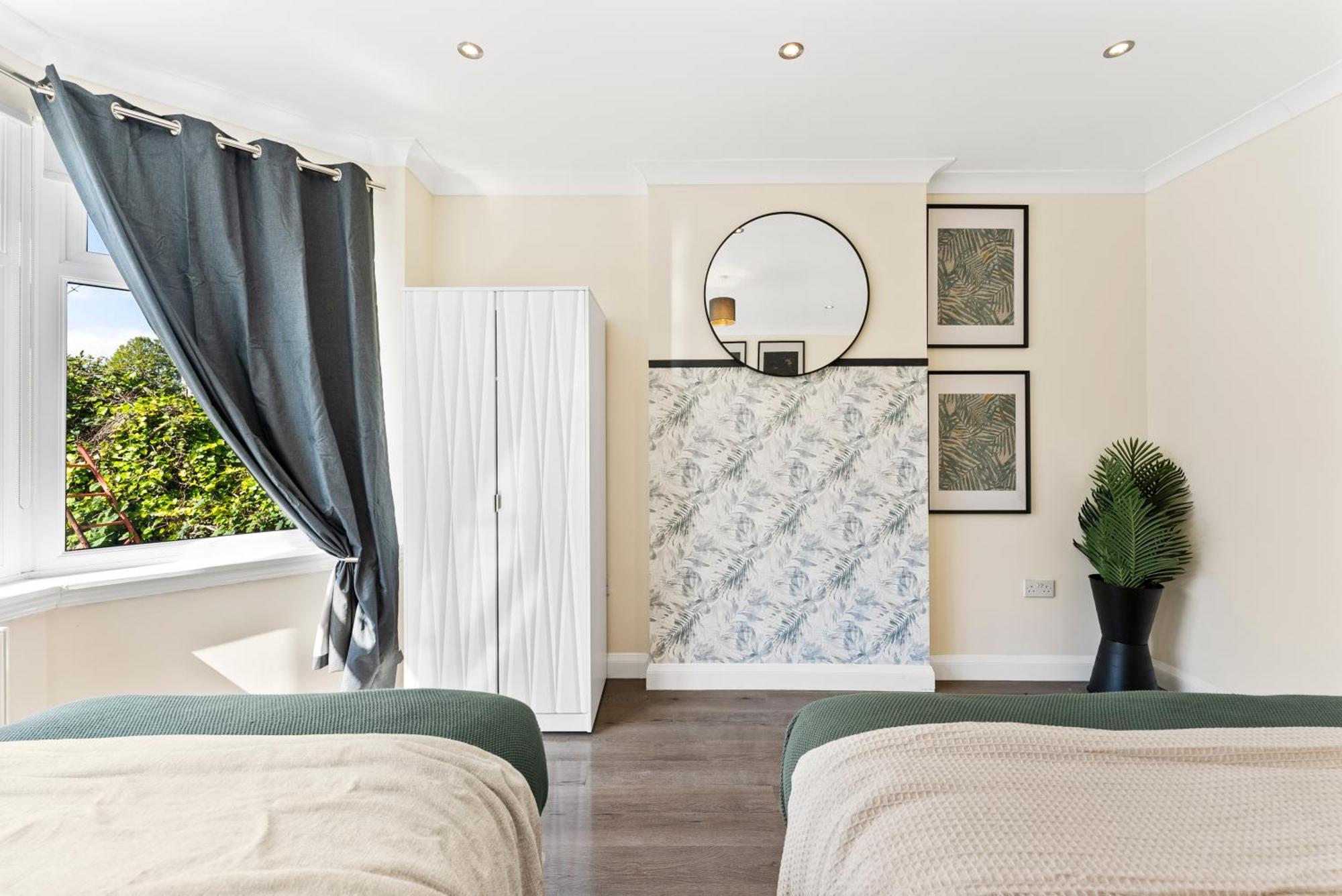 Beautiful Wembley Gem - Parking -Sleeps 14 Villa London Exterior photo