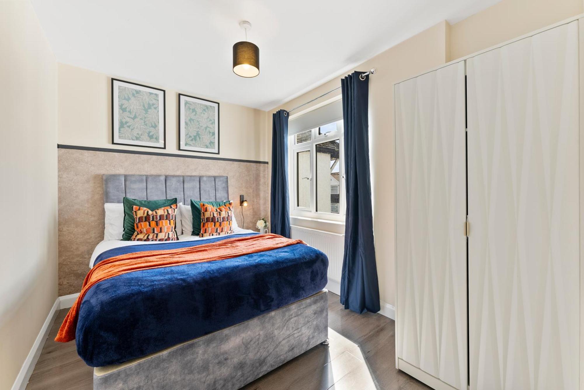 Stylish Wembley Gem - Parking -Sleeps 14 London Exterior photo