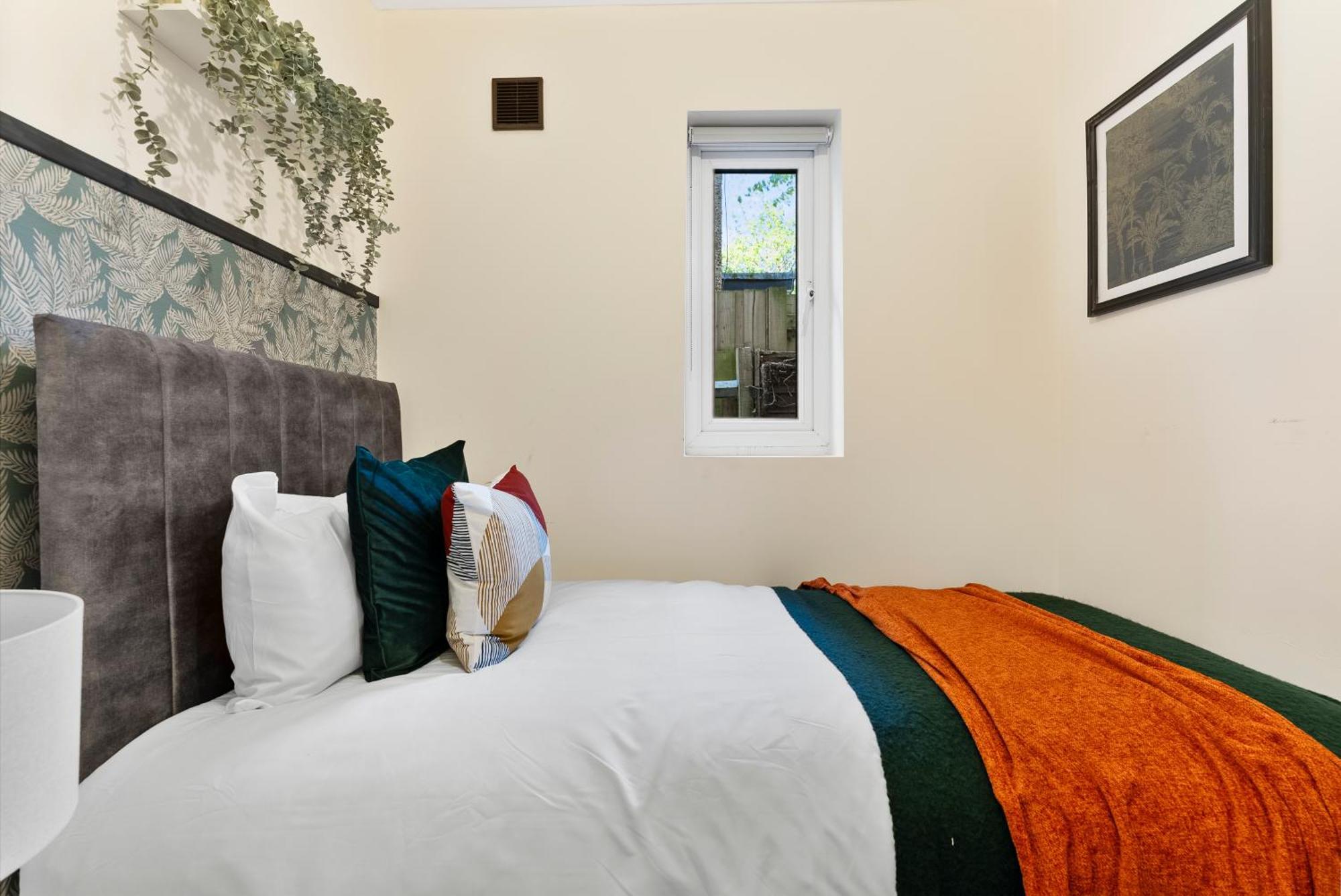 Beautiful Wembley Gem - Parking -Sleeps 14 Villa London Exterior photo