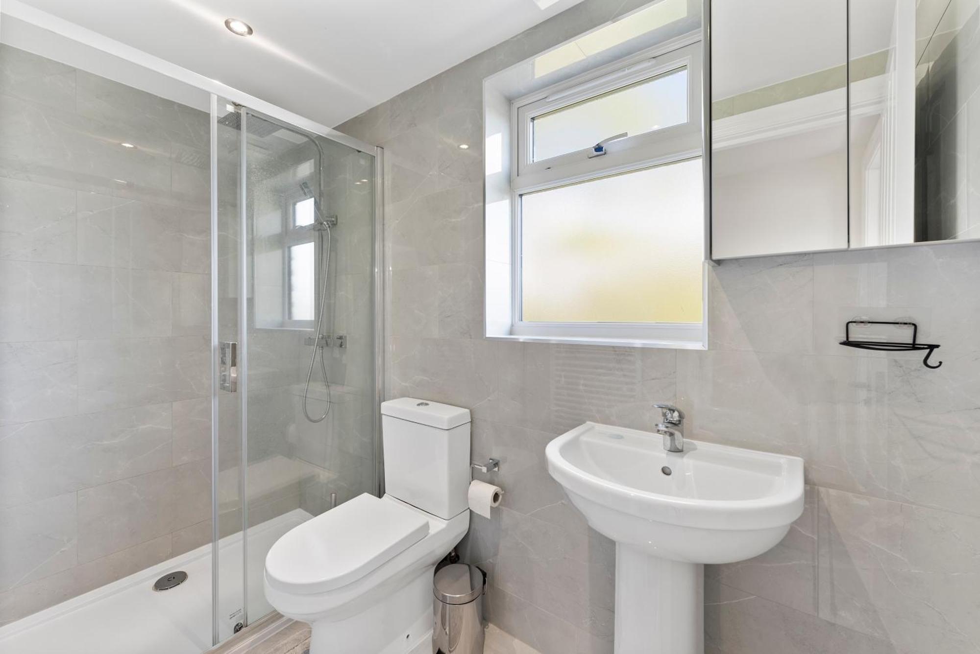 Stylish Wembley Gem - Parking -Sleeps 14 London Exterior photo