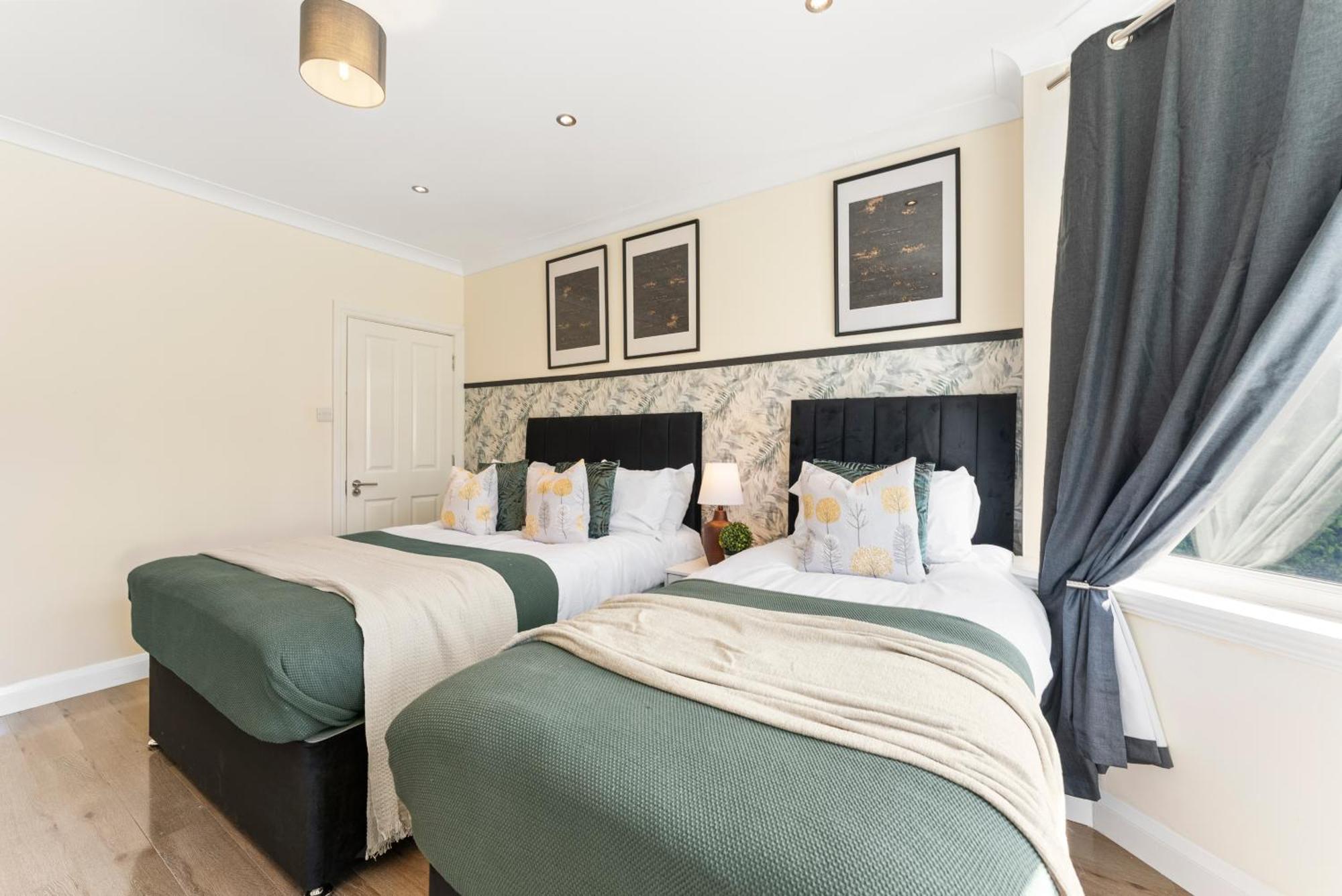 Beautiful Wembley Gem - Parking -Sleeps 14 Villa London Exterior photo