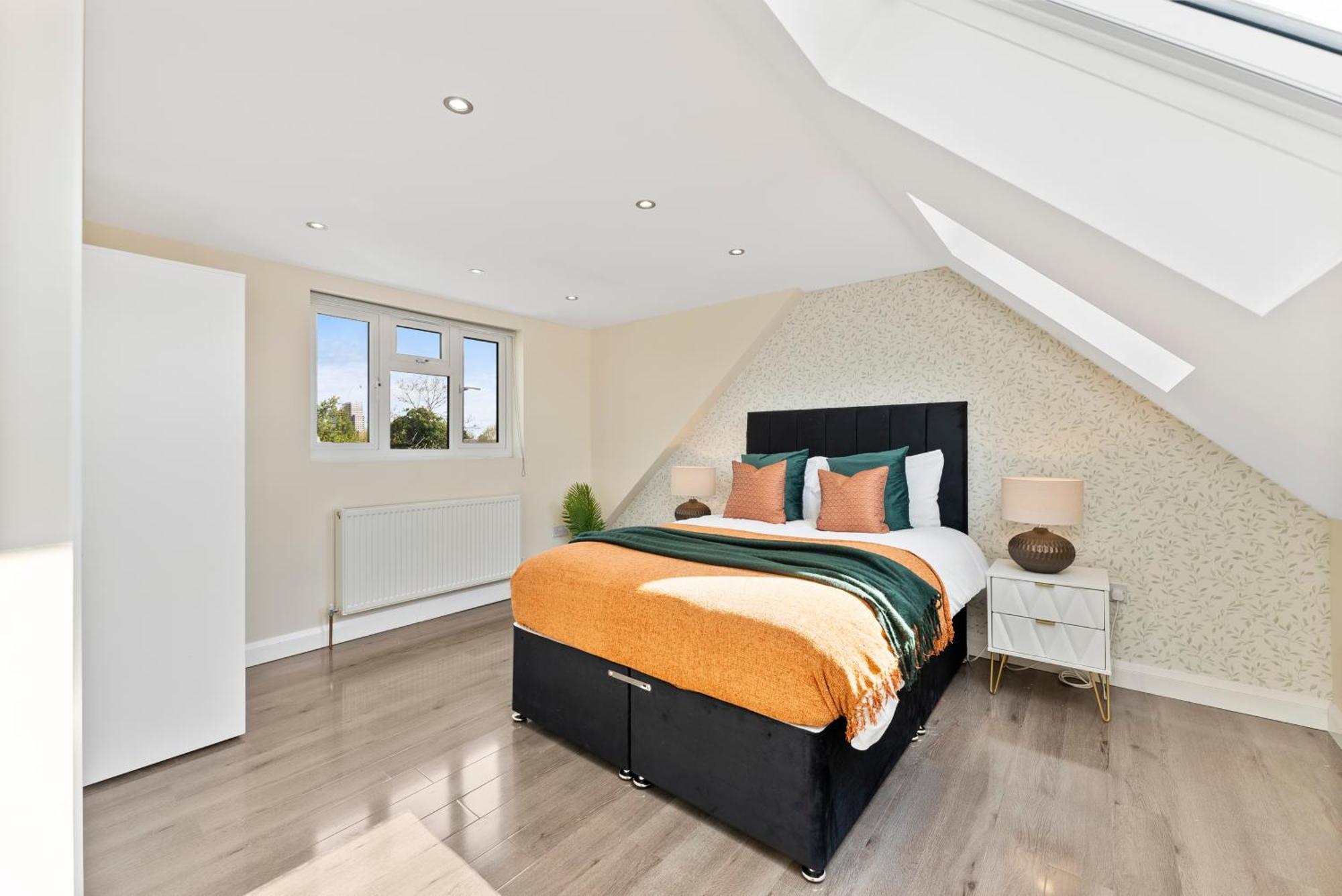 Beautiful Wembley Gem - Parking -Sleeps 14 Villa London Exterior photo
