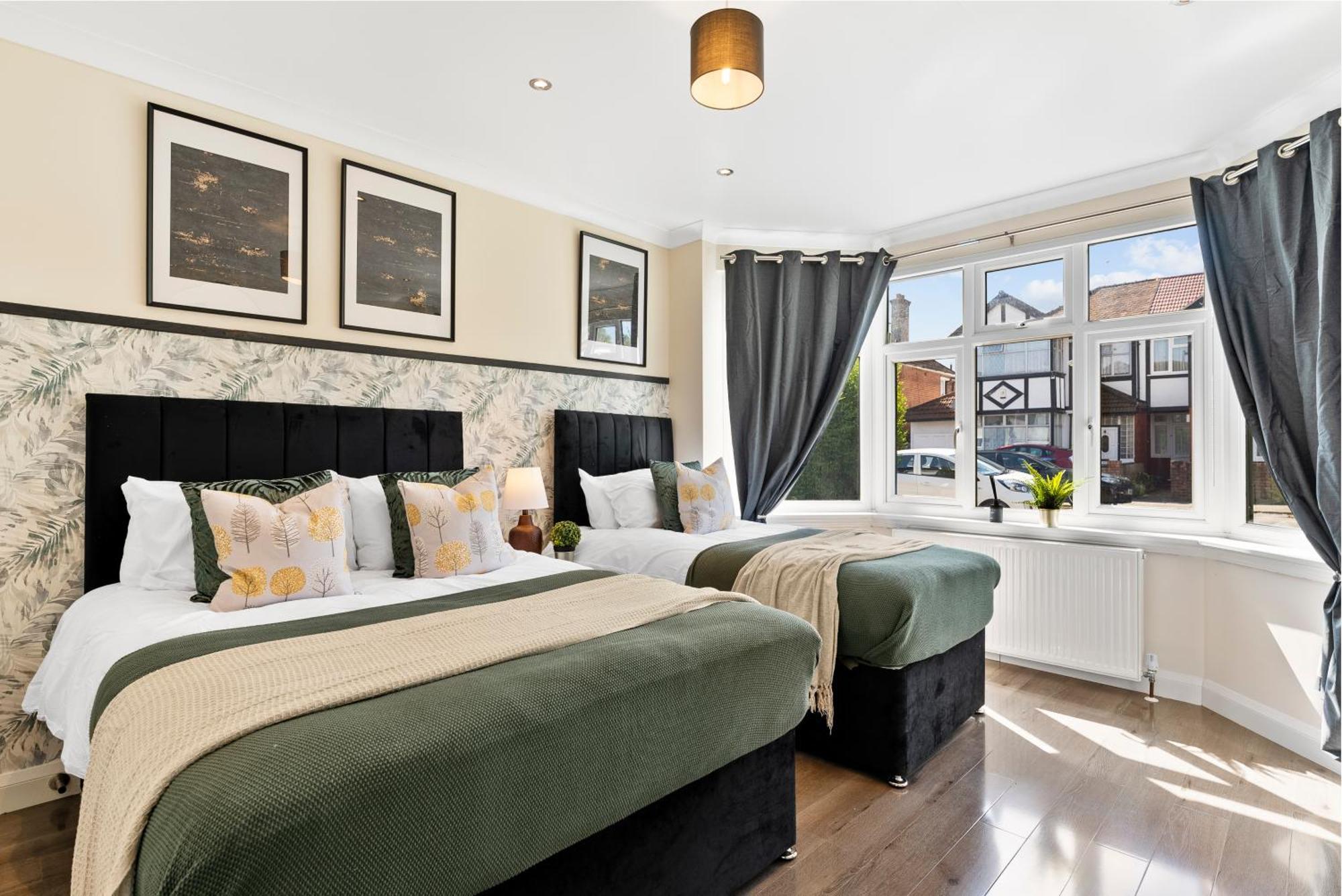 Beautiful Wembley Gem - Parking -Sleeps 14 Villa London Exterior photo